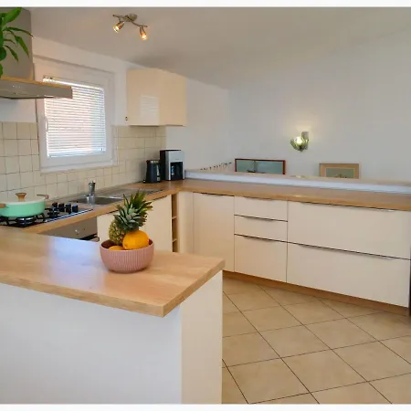 Апартаменты The Peninsula Примоштен